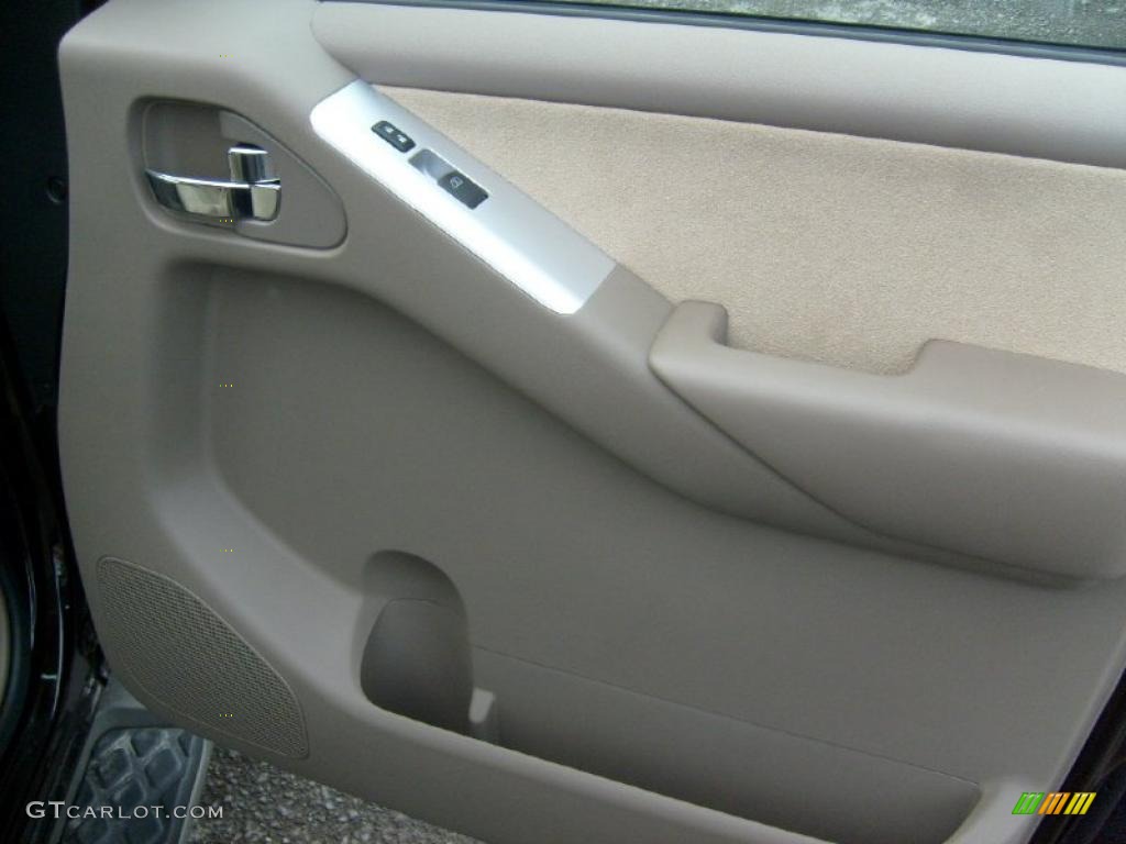 2011 Nissan Pathfinder SV 4x4 Door Panel Photos