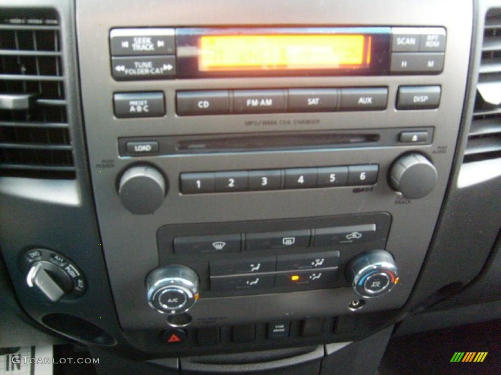 2008 Nissan Titan SE Crew Cab 4x4 Controls Photo #46026901