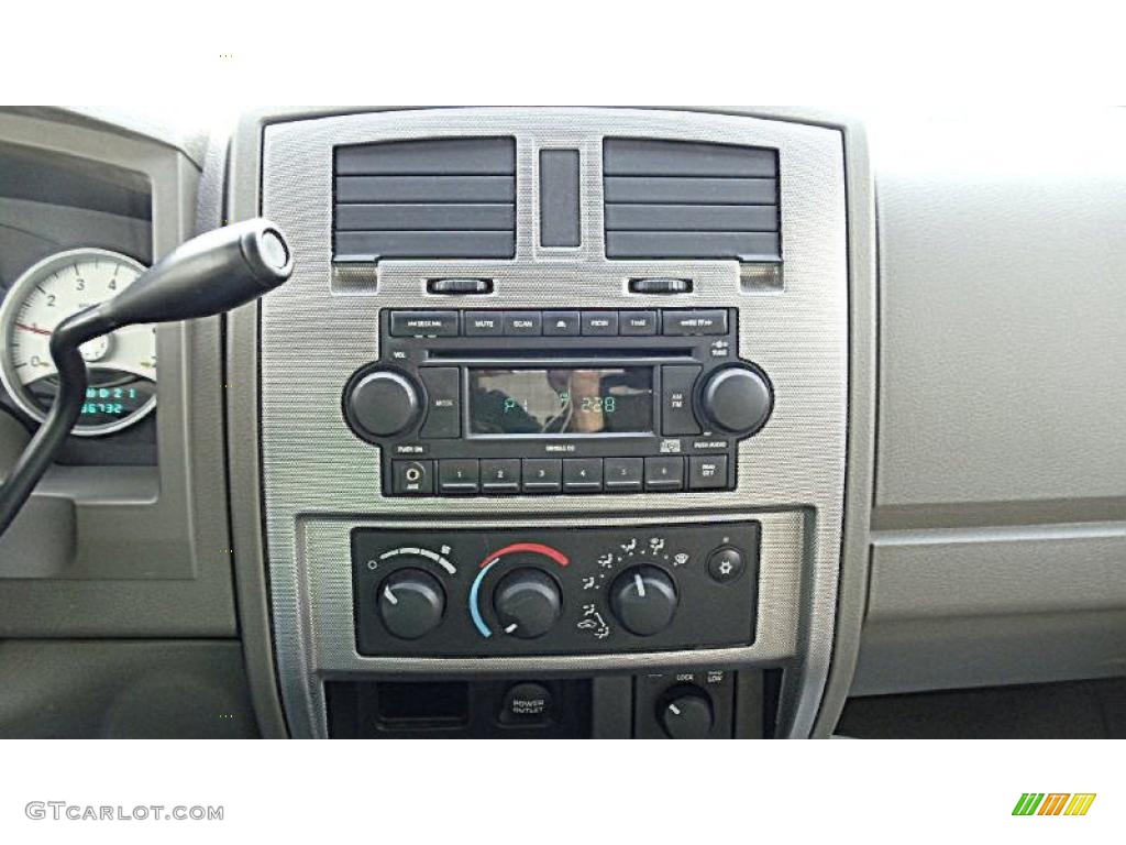 2007 Dodge Dakota SLT Quad Cab 4x4 Controls Photo #46029142