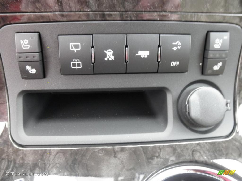 2011 GMC Acadia Denali AWD Controls Photo #46029865