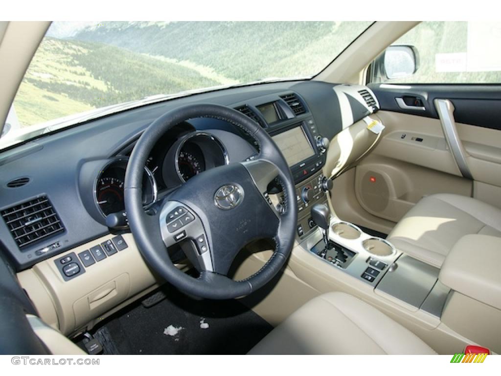Sand Beige Interior 2011 Toyota Highlander SE 4WD Photo #46032342