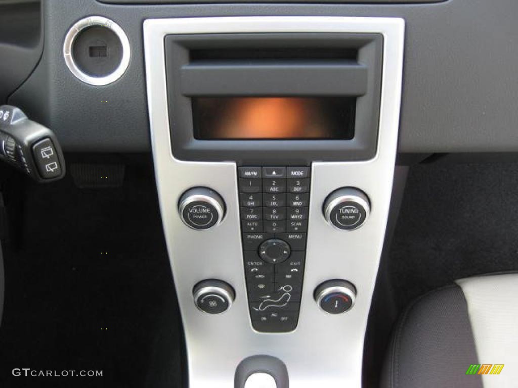 2011 Volvo C30 T5 Controls Photo #46034113