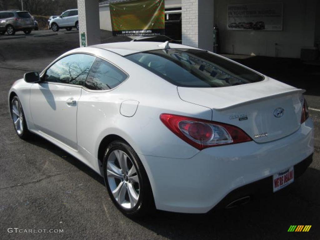 Karussell White 2011 Hyundai Genesis Coupe 2.0T Exterior Photo #46034562