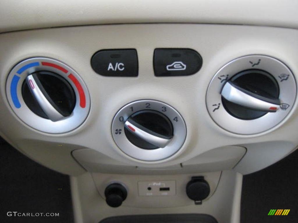 2011 Accent GLS 4 Door - Ice Blue / Beige photo #26