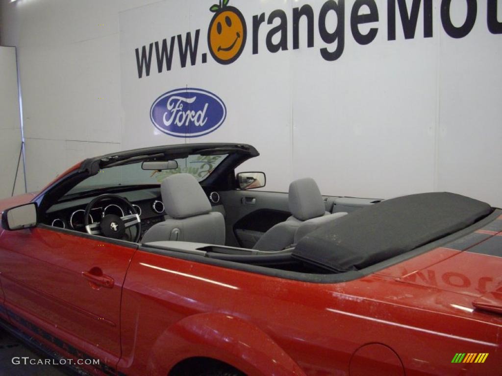 2008 Mustang V6 Deluxe Convertible - Torch Red / Light Graphite photo #11