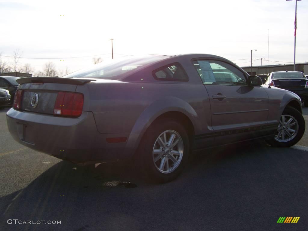 2007 Mustang V6 Premium Coupe - Tungsten Grey Metallic / Light Graphite photo #4