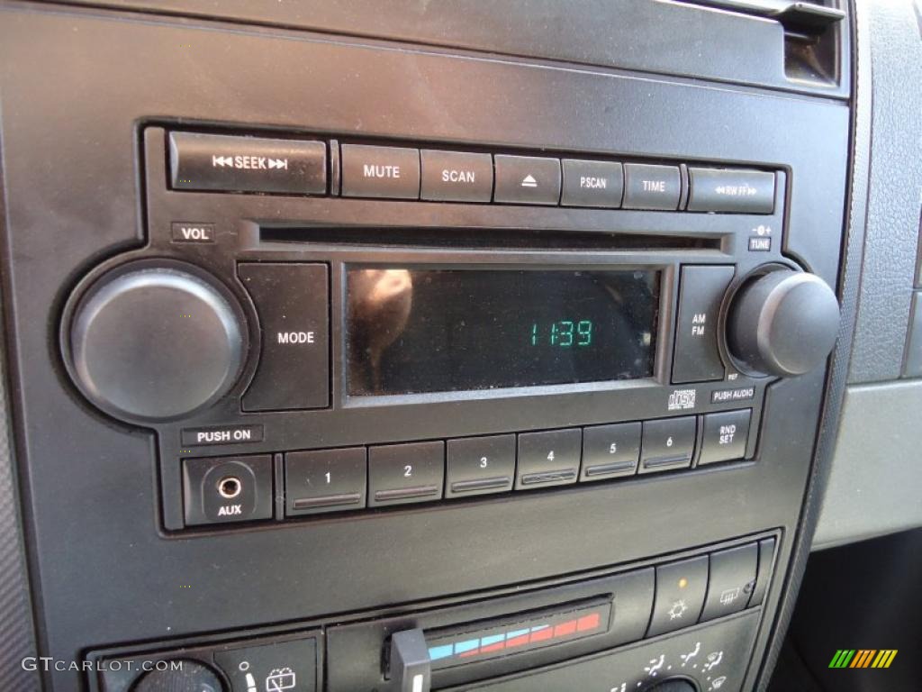 2006 Dodge Durango SXT Controls Photo #46037130