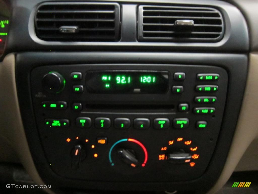 2001 Ford Taurus SE Controls Photo #46039315
