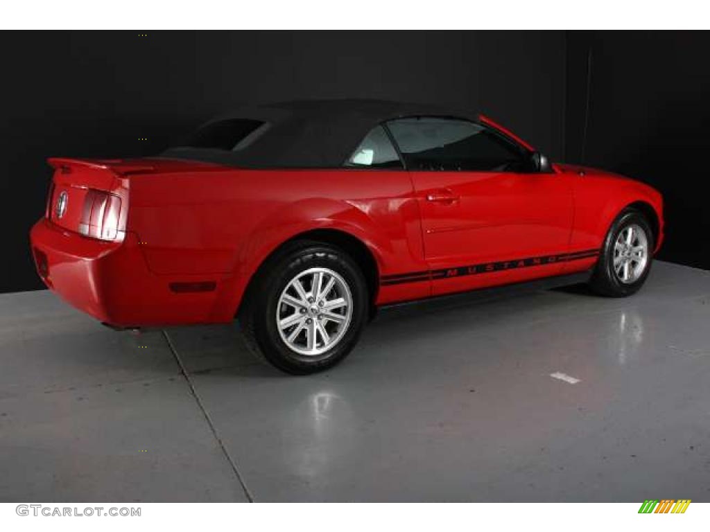 2007 Mustang V6 Premium Convertible - Torch Red / Medium Parchment photo #21