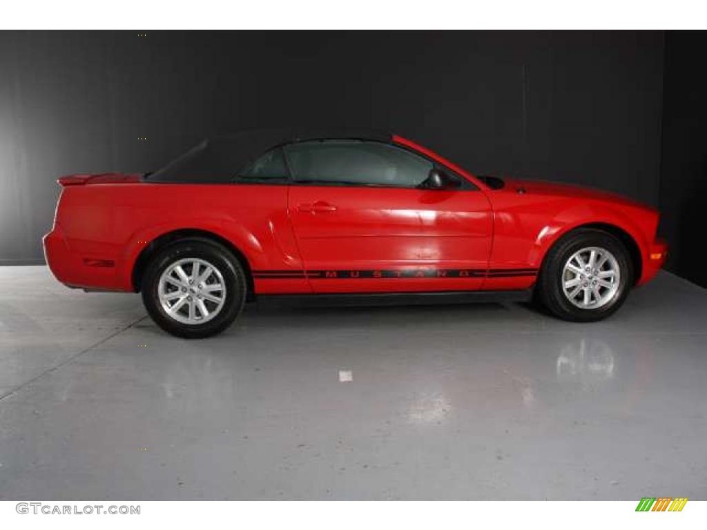 2007 Mustang V6 Premium Convertible - Torch Red / Medium Parchment photo #23