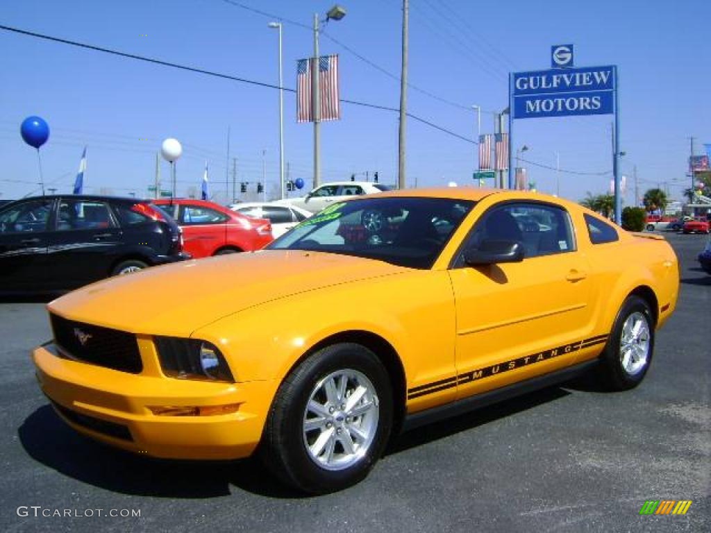 2008 Mustang V6 Deluxe Coupe - Grabber Orange / Dark Charcoal photo #3