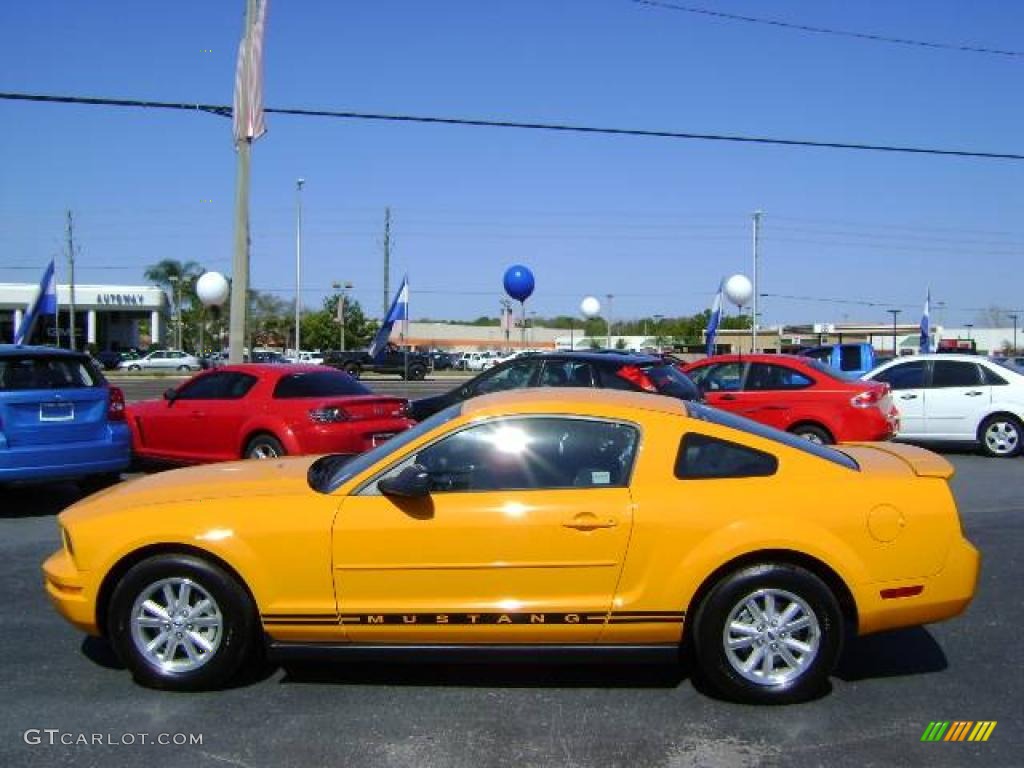 2008 Mustang V6 Deluxe Coupe - Grabber Orange / Dark Charcoal photo #4