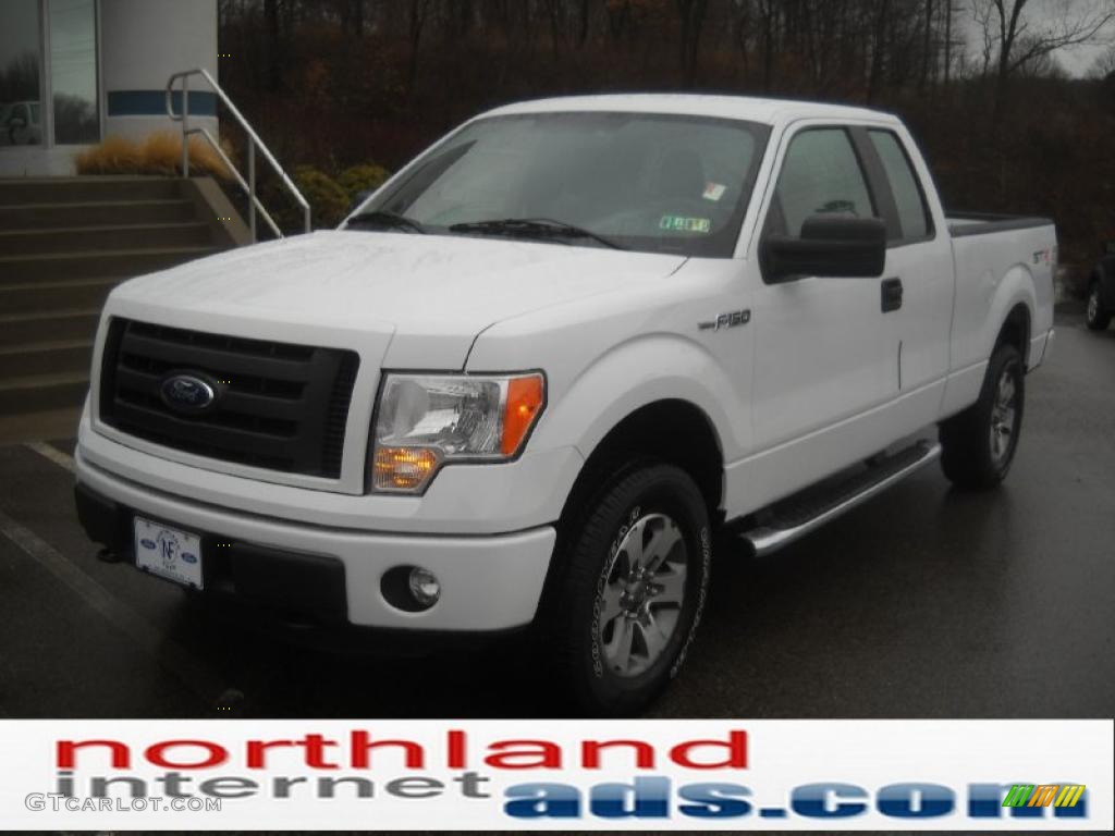 2011 F150 STX SuperCab 4x4 - Oxford White / Steel Gray photo #2