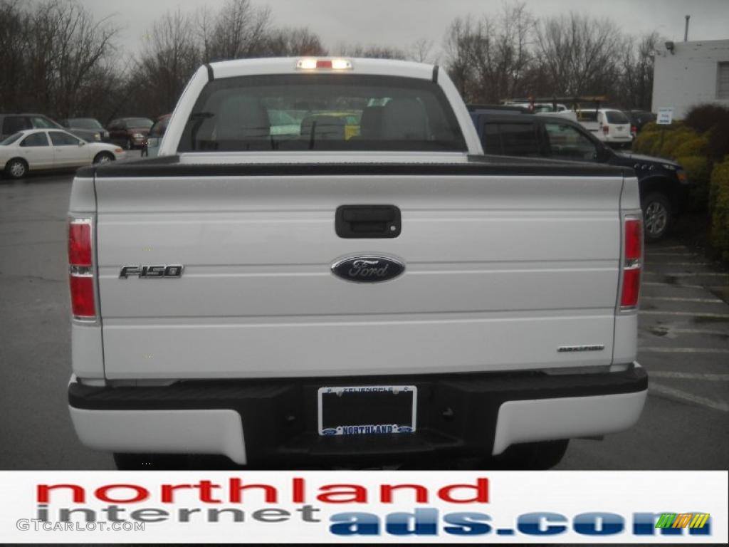 2011 F150 STX SuperCab 4x4 - Oxford White / Steel Gray photo #7