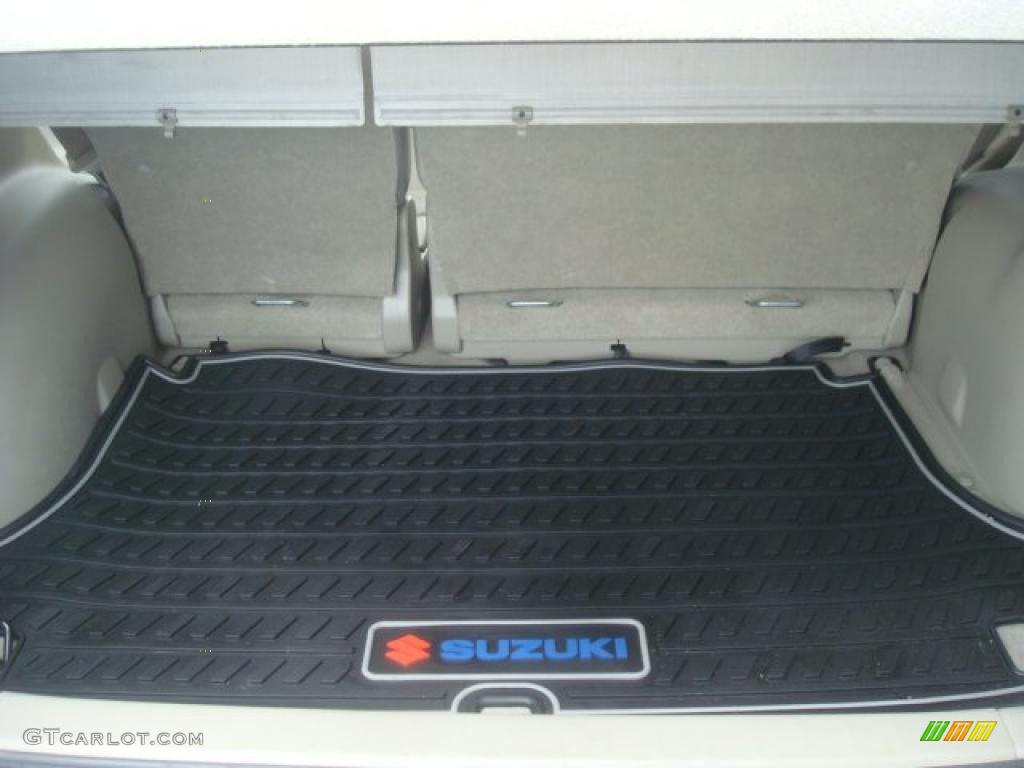 2009 Suzuki Grand Vitara Luxury Trunk Photos