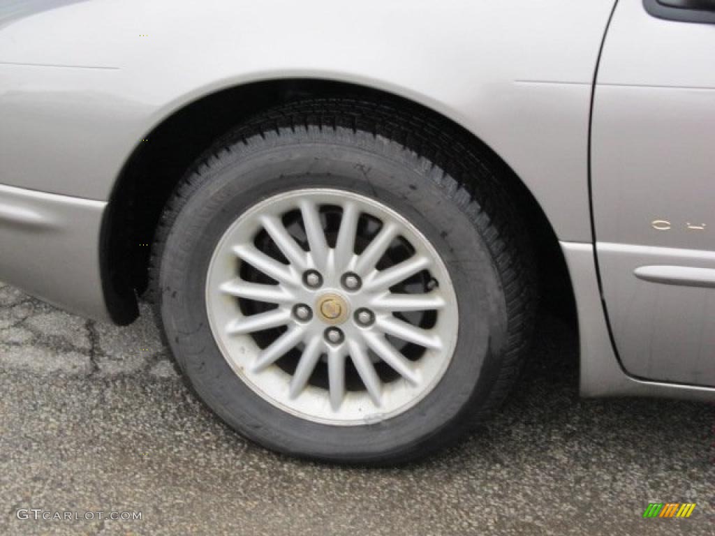 1998 Chrysler Concorde LXi Wheel Photos