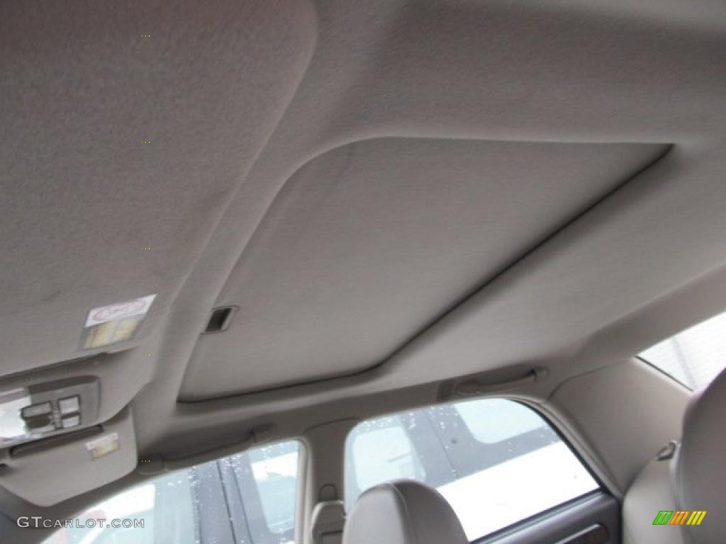 2001 XG300 L Sedan - Nordic White / Beige photo #12