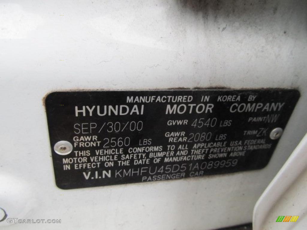 2001 XG300 L Sedan - Nordic White / Beige photo #15