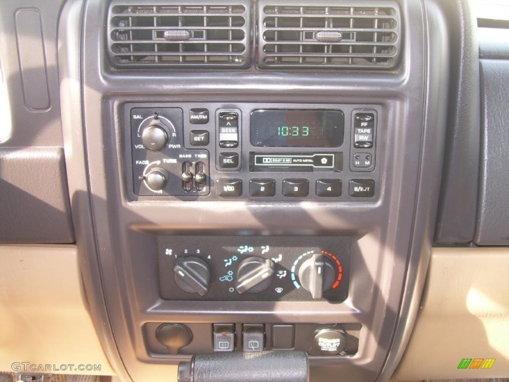 1999 Jeep Cherokee SE Controls Photos