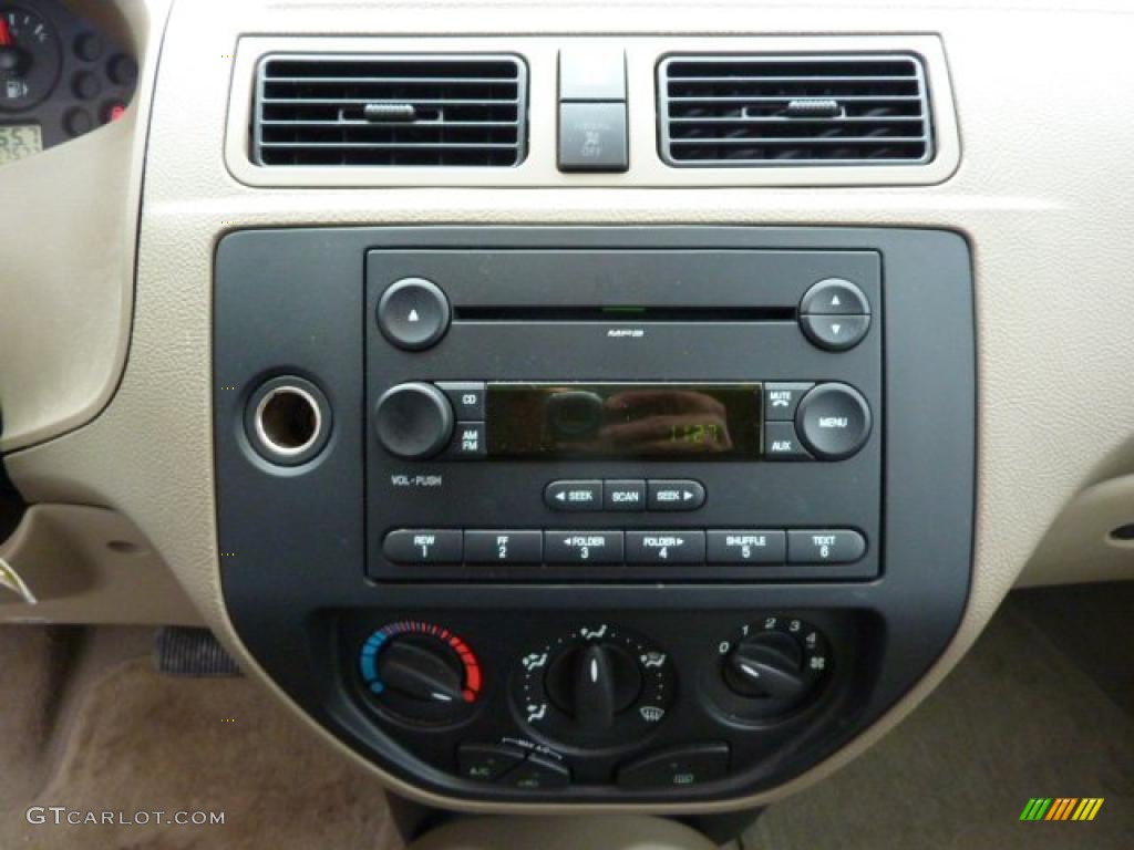2007 Ford Focus ZXW SE Wagon Controls Photo #46045451