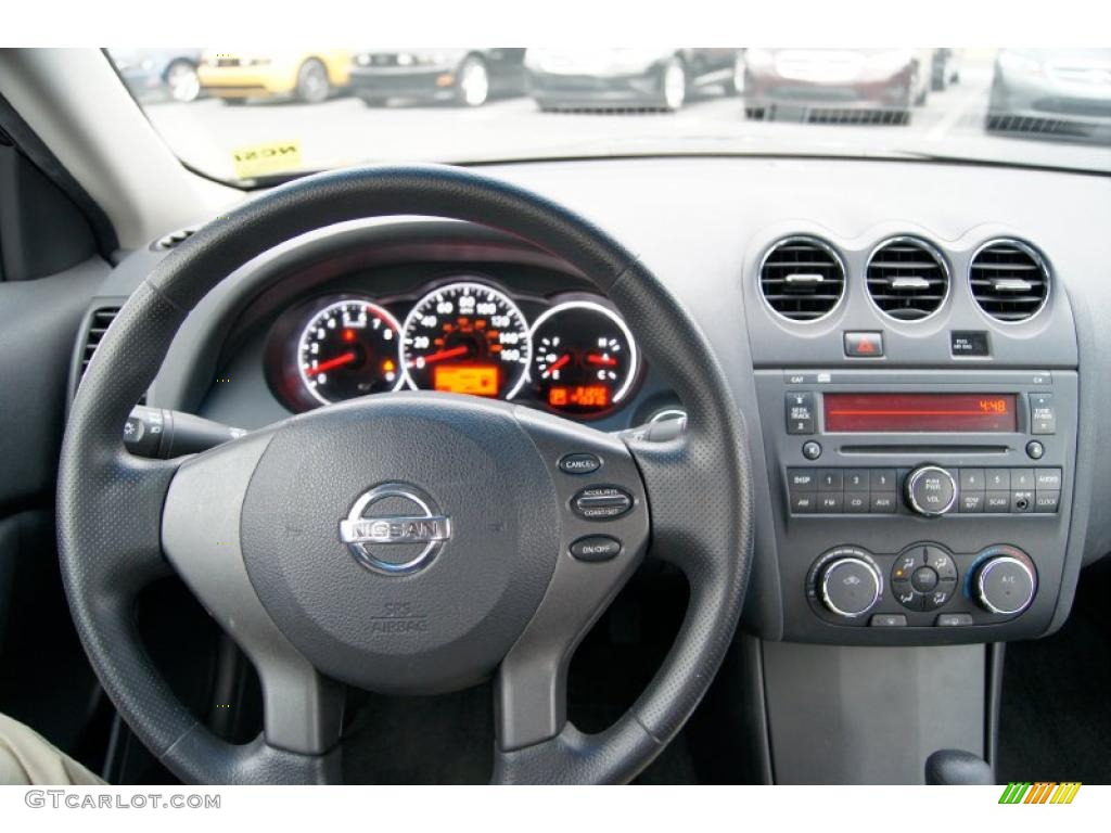 2010 Nissan Altima 2.5 S Controls Photo #46047176