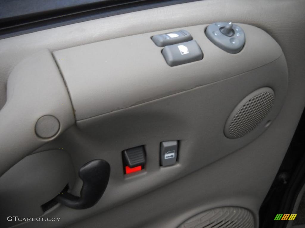 1998 Chevrolet Astro AWD Passenger Van Controls Photo #46049284
