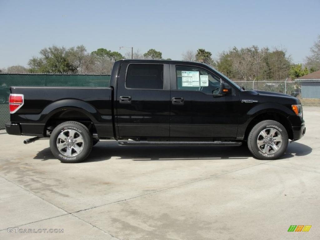 2011 F150 XLT SuperCrew - Tuxedo Black Metallic / Steel Gray photo #2