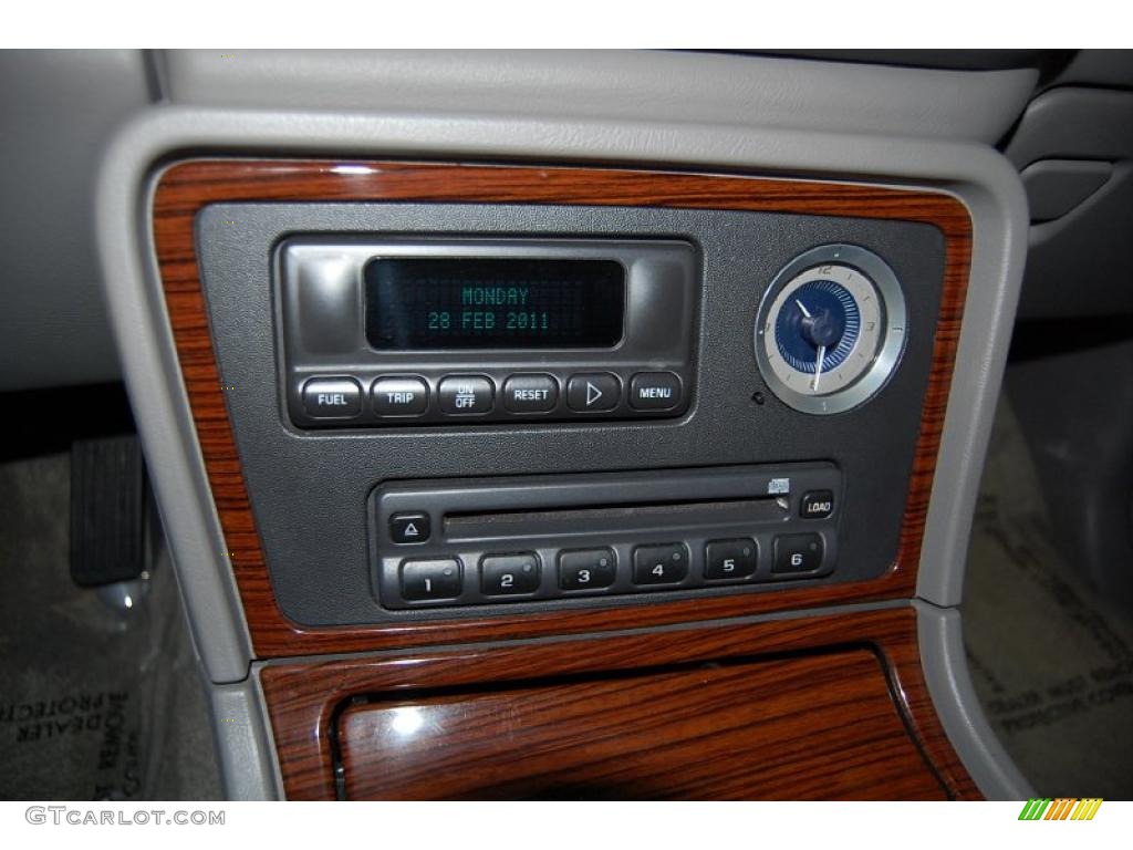 2002 Cadillac Escalade EXT AWD Controls Photos