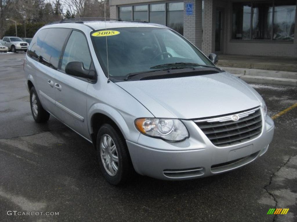 Bright Silver Metallic Chrysler Town & Country