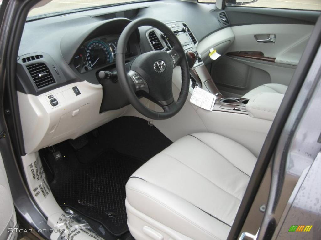 Light Gray Interior 2011 Toyota Venza I4 Photo #46053262