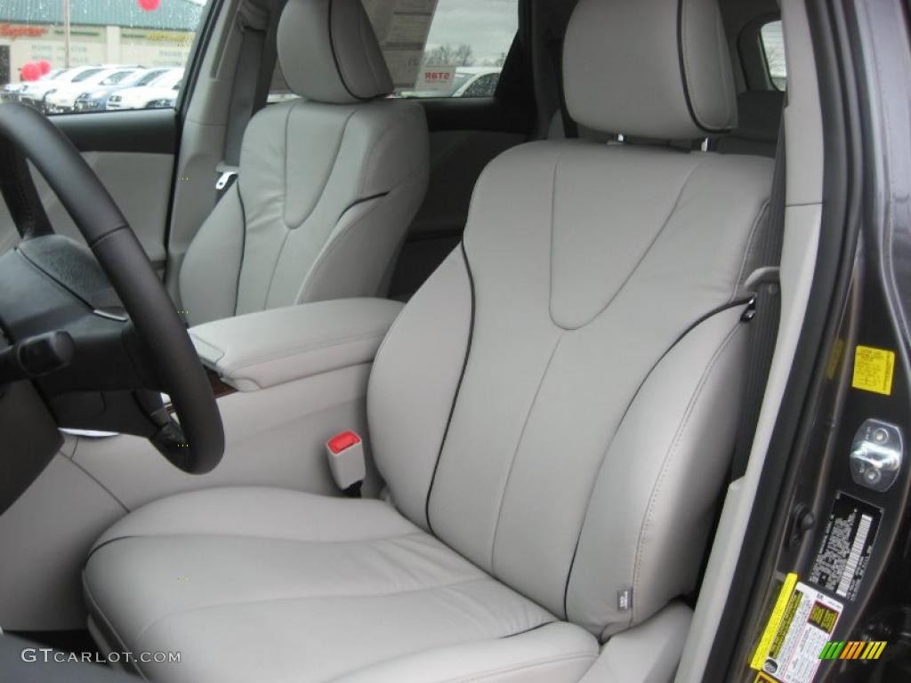 Light Gray Interior 2011 Toyota Venza I4 Photo #46053289