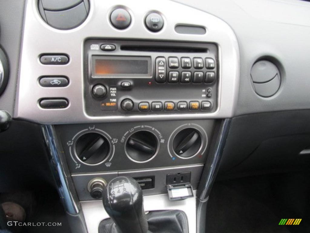 2004 Pontiac Vibe Standard Vibe Model Controls Photo #46055306
