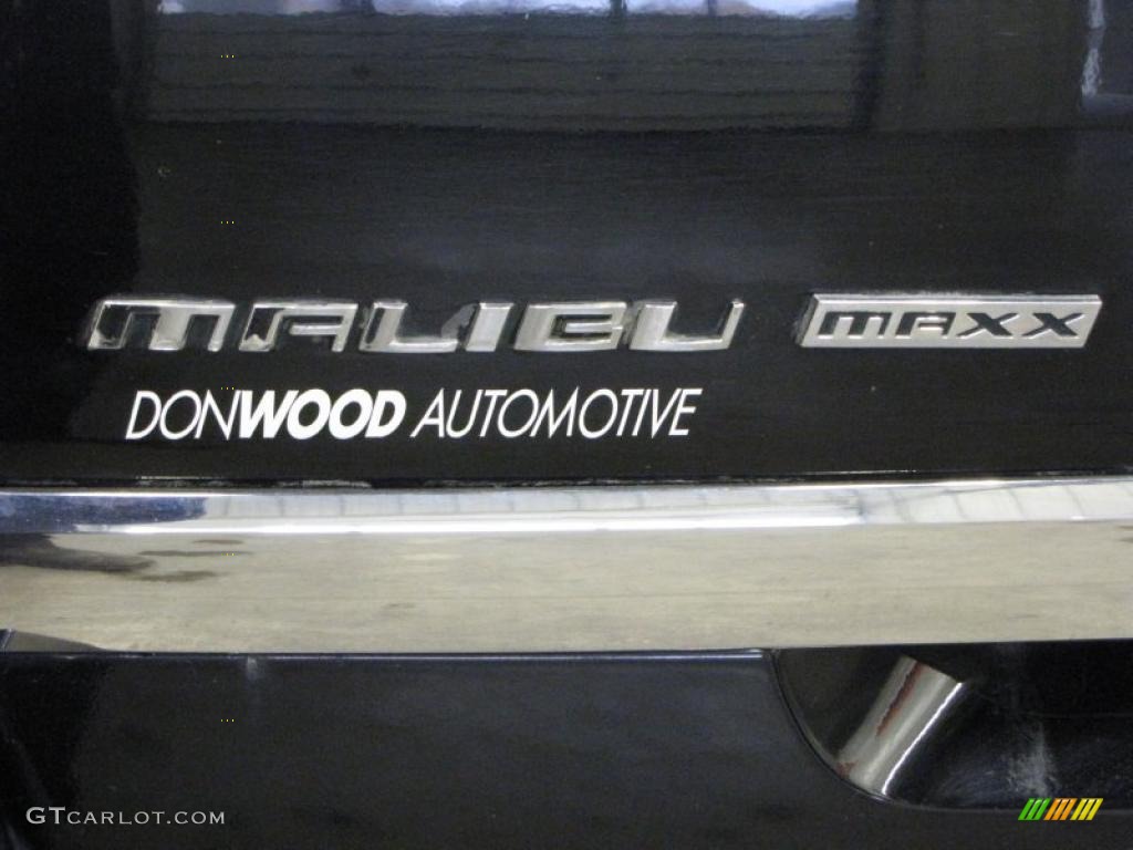 2004 Malibu Maxx LS Wagon - Black / Gray photo #5