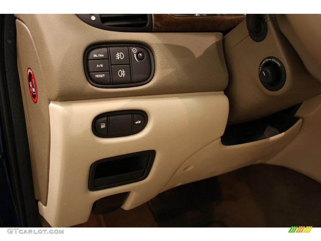 2004 Jaguar S-Type 3.0 Controls Photo #46060242