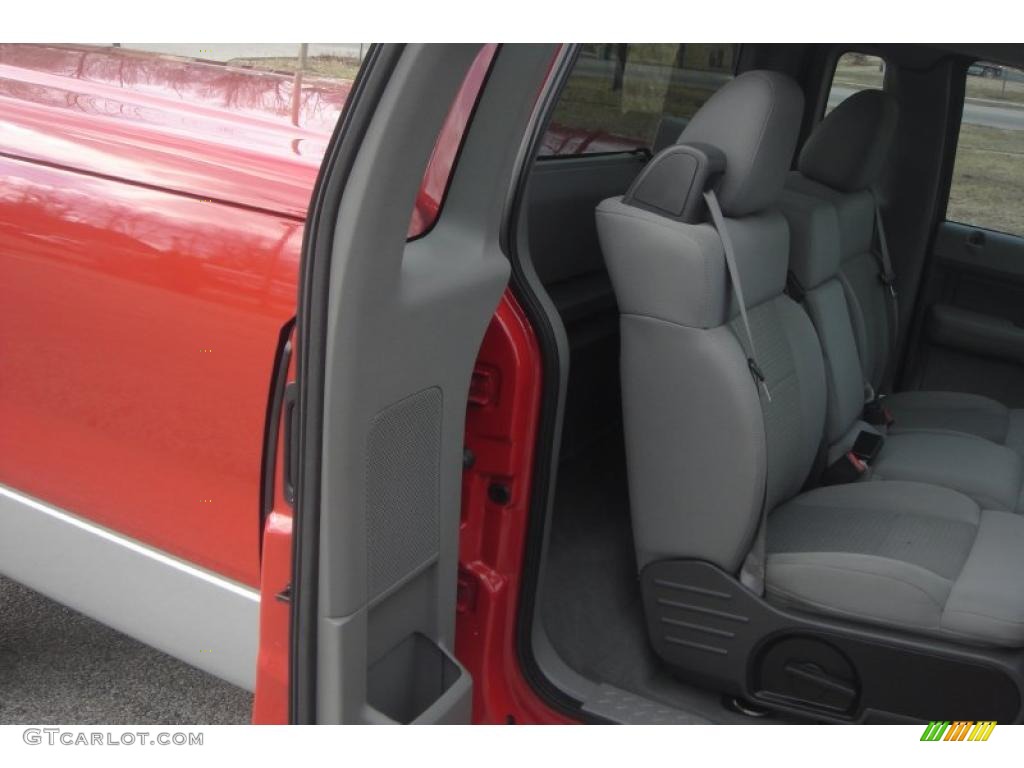 2006 F150 XLT Regular Cab 4x4 - Bright Red / Medium/Dark Flint photo #15