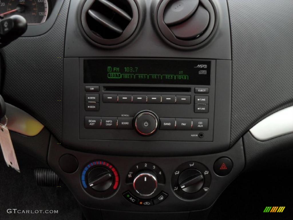 2011 Chevrolet Aveo LT Sedan Controls Photo #46062348
