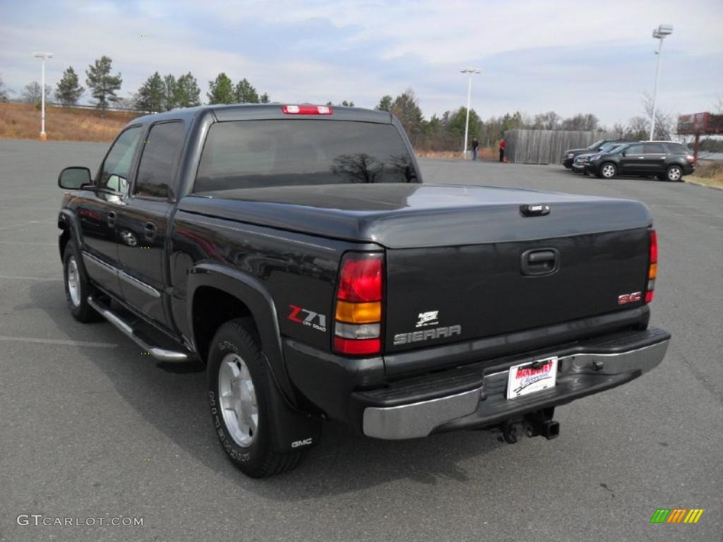 2005 Sierra 1500 SLE Crew Cab 4x4 - Carbon Metallic / Dark Pewter photo #2