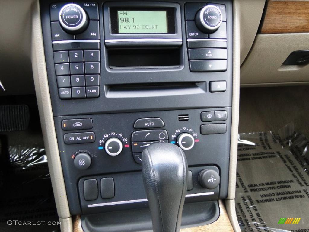 2007 Volvo XC90 3.2 Controls Photo #46065285