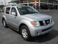 2005 Silver Lightning Metallic Nissan Pathfinder SE  photo #1