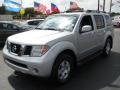 2005 Silver Lightning Metallic Nissan Pathfinder SE  photo #5