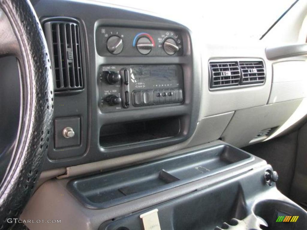 1999 Chevrolet Express 3500 Extended Cargo Controls Photo #46066951