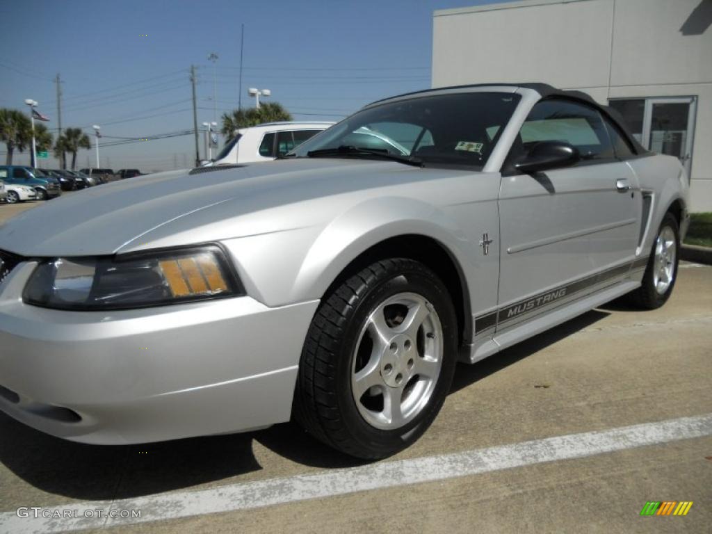 2002 Mustang V6 Convertible - Satin Silver Metallic / Medium Graphite photo #3
