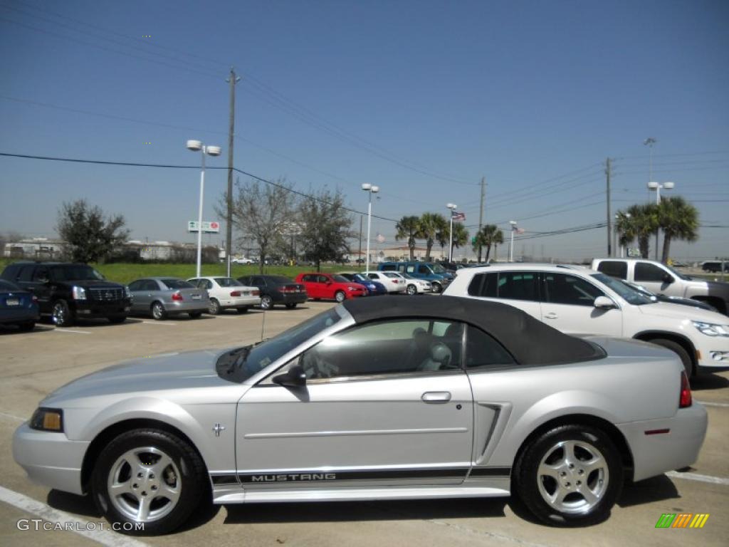 2002 Mustang V6 Convertible - Satin Silver Metallic / Medium Graphite photo #4