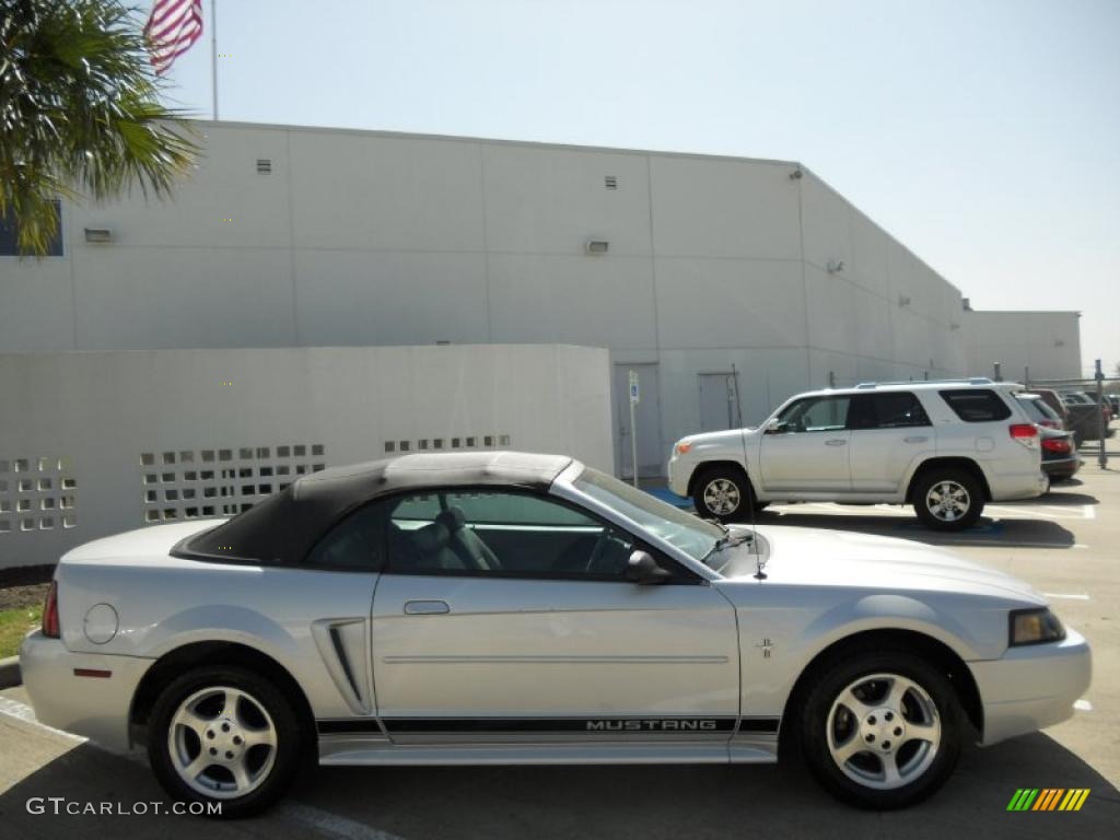 2002 Mustang V6 Convertible - Satin Silver Metallic / Medium Graphite photo #8