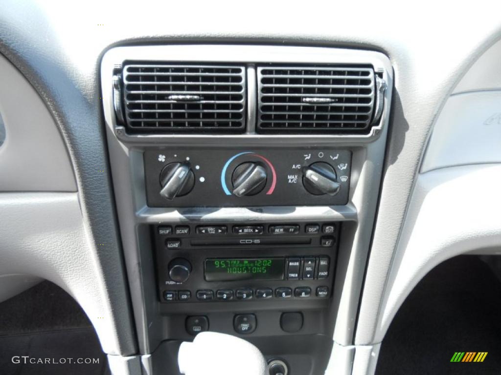 2002 Ford Mustang V6 Convertible Controls Photo #46067458