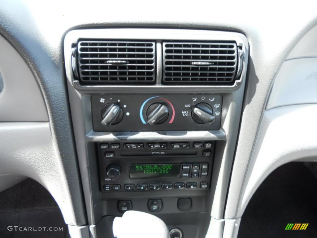 2002 Mustang V6 Convertible - Satin Silver Metallic / Medium Graphite photo #21