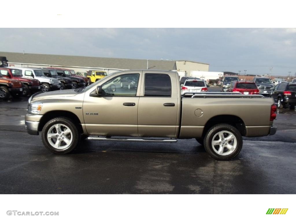 2008 Ram 1500 Big Horn Edition Quad Cab 4x4 - Light Khaki Metallic / Khaki photo #5