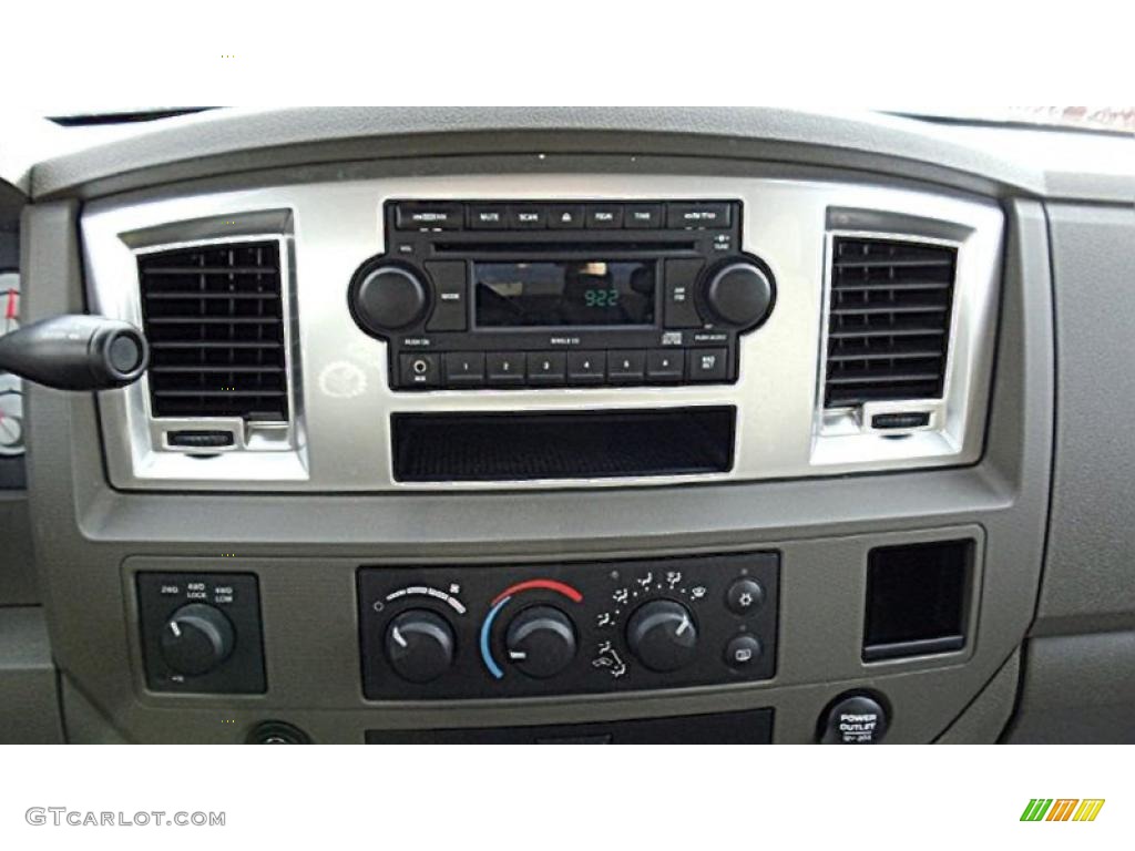 2008 Ram 1500 Big Horn Edition Quad Cab 4x4 - Light Khaki Metallic / Khaki photo #16