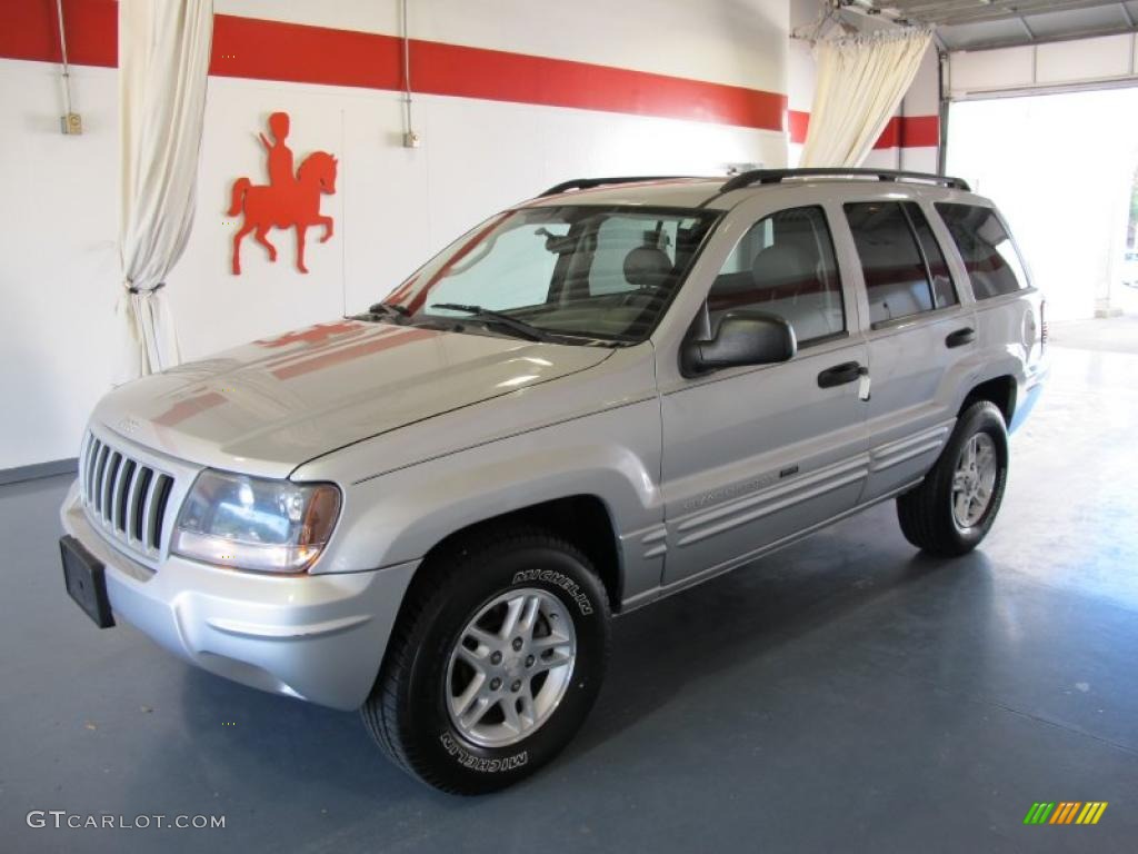 2004 Grand Cherokee Laredo - Bright Silver Metallic / Sandstone photo #1