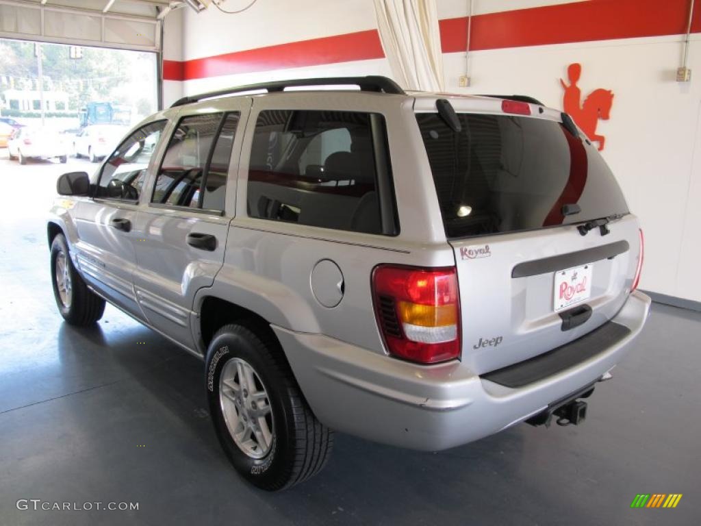2004 Grand Cherokee Laredo - Bright Silver Metallic / Sandstone photo #2